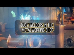 Eine geschäftige Metallwerkstatt